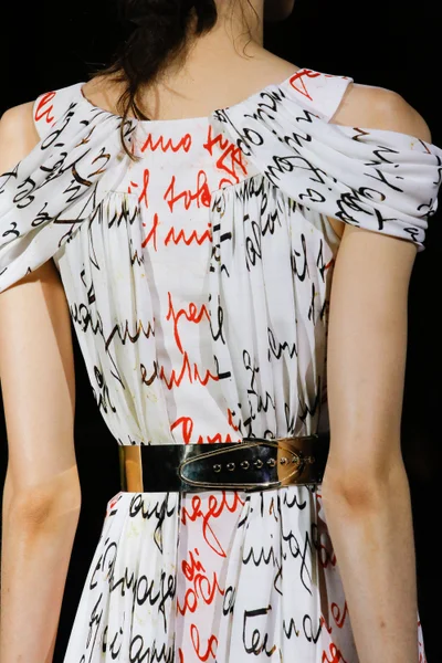 Look 50